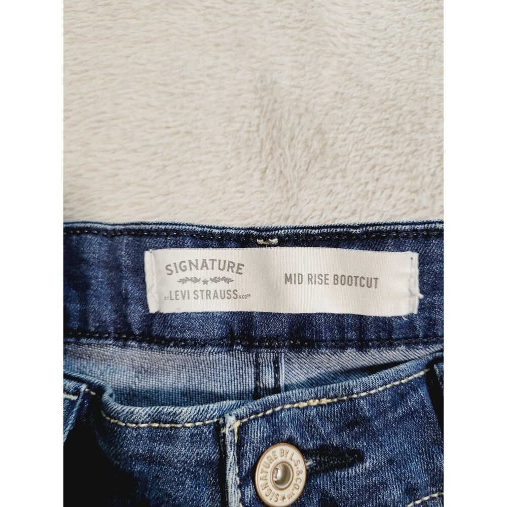 Levi's Signature Mid-Rise Bootcut Super Stretch Women’s Size 16 33x32 Dark Wash - Picture 2 of 13